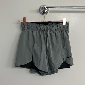 nike women’s flex essential 2-in-1 athletic shorts